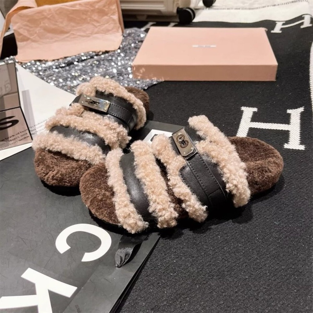 Cozy Shearling-Lined Black and Brown Slides